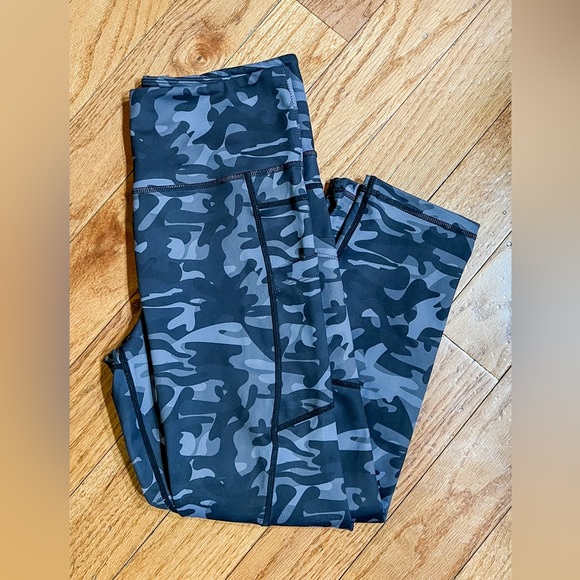 Zyia Active Capri Leggings Medium - Picture 2 of 4